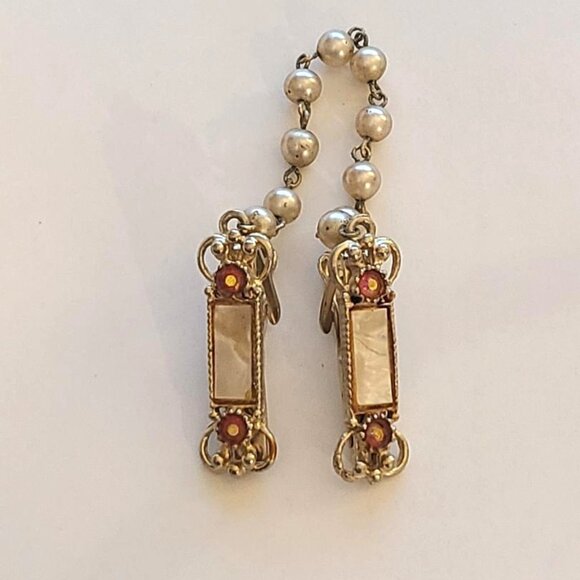 Vintage Gold Tone Faux Pearl Chain Sweater Guard Cardigan Clip Cloak Clasp - Picture 1 of 5